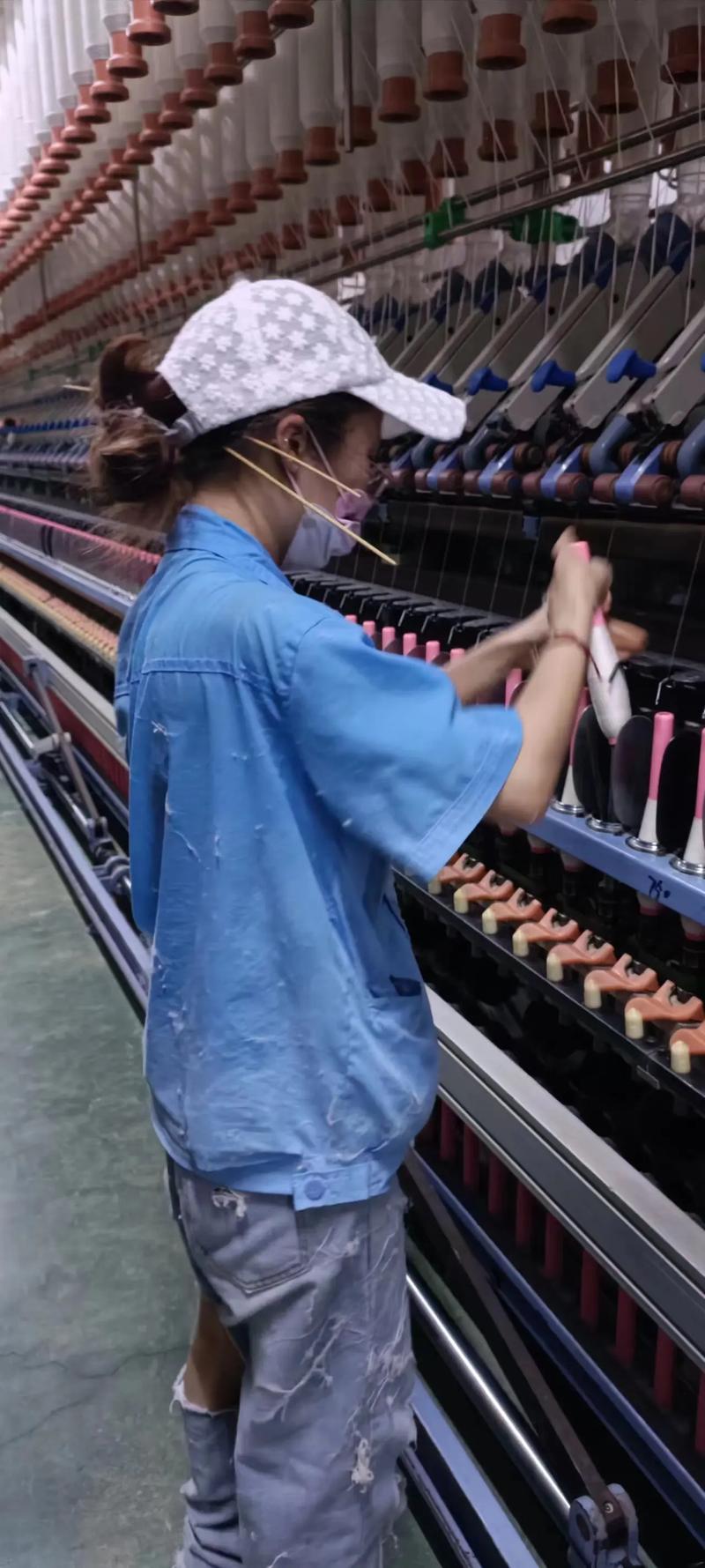 華芳紡織廠車間女工圖片